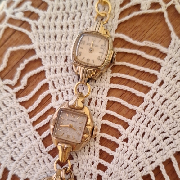 Vintage Gold Watch Bracelet - Picture 15 of 16